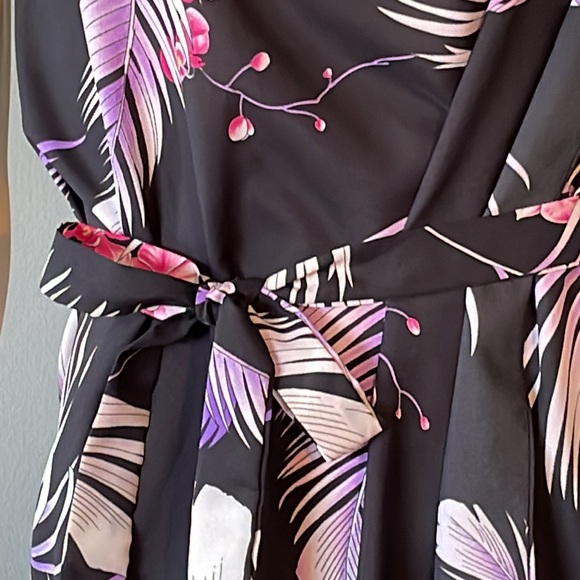 Helena’s floral, versatile, Hawaiian, beach cover up dress . - Picture 6 of 12